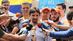 Vicepresidente del Parlamento graba momento en que le lanzaron gases lacrimógenos