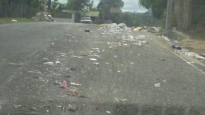 Protestan en Villa Los Almácigos por encarcelamiento de alcalde acusado de relación con menor