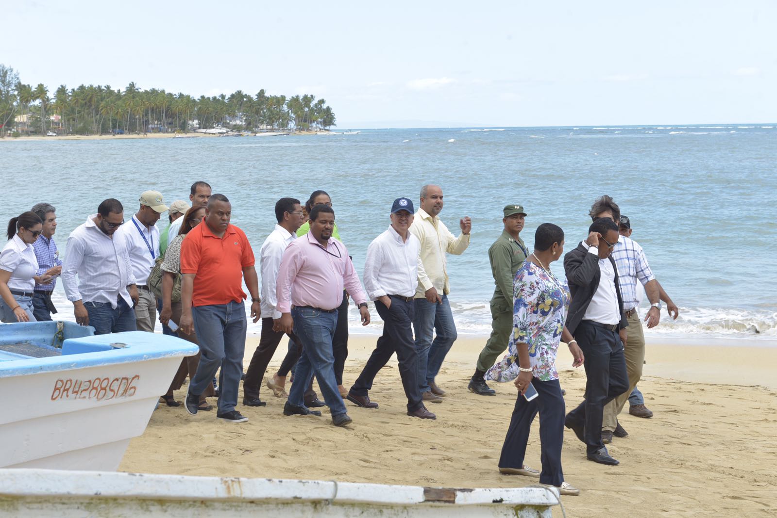 Ministro Medio Ambiente instruye rescate de playas en Samaná
