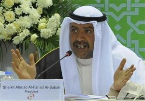 ARCHIVO - Foto del miércoles 16 de septiembre de 2015 en la que Sheikh Ahmad al-Fahad al-Sabah, dirigente de la FIFA, habla durante una asamblea del Concejo Olímpico de Asia, en Ashgabat, Turkmenistán. (AP Foto/Alexander Vershinin)