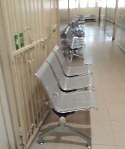 Médicos paralizan labores en hospitales de Valverde
