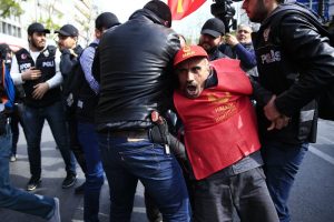 Activistas en todo el mundo exigen derechos en el Día Internacional del Trabajo  