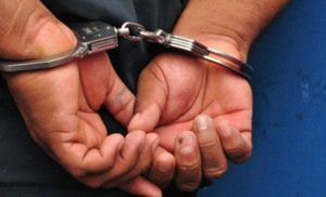 Apresan hombre por fraude bancario y usurpación de identidad 