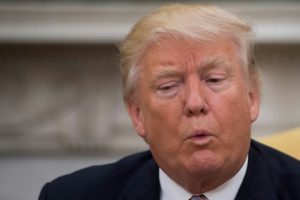Trump preguntó al exdirector del FBI si le estaban investigando