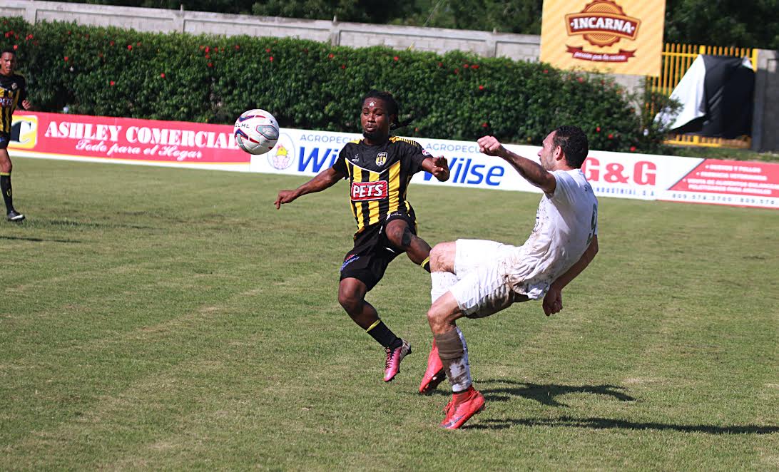 Moca FC propina novena derrota a Delfines del Este