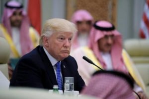Donald Trump exhorta a dirigentes musulmanes a luchar contra  “extremismo islamista”