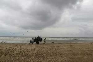 Casi medio millón de evacuados en Bangladés por ciclón Mora