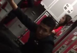 Al menos 5 heridos por fuerte turbulencia en un vuelo de Air Asia