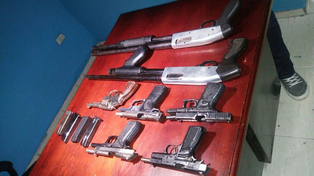 PN decomisa armas de fuego a presunta banda vestida con ropa policial en SFM