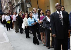 EEUU: desempleo llega a 4,4%  en abril, su nivel más bajo en una década