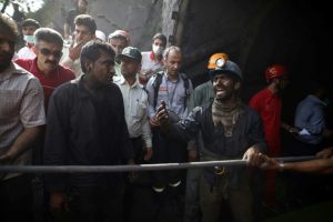 Irán: pocas esperanzas de rescatar con vida a unos mineros 