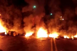 Vuelven a protestar en Villa Los Almácigos para que excarcelen alcalde acusado de violar menor