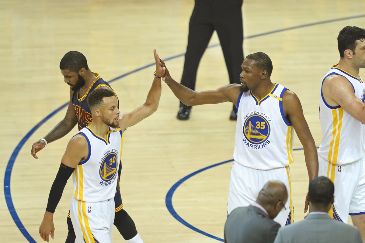 Warriors pican delante en final NBA