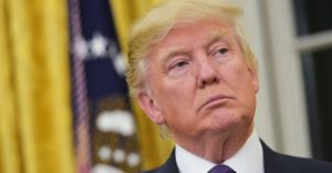 Donald Trump critica a CNN tras la renuncia de tres periodistas