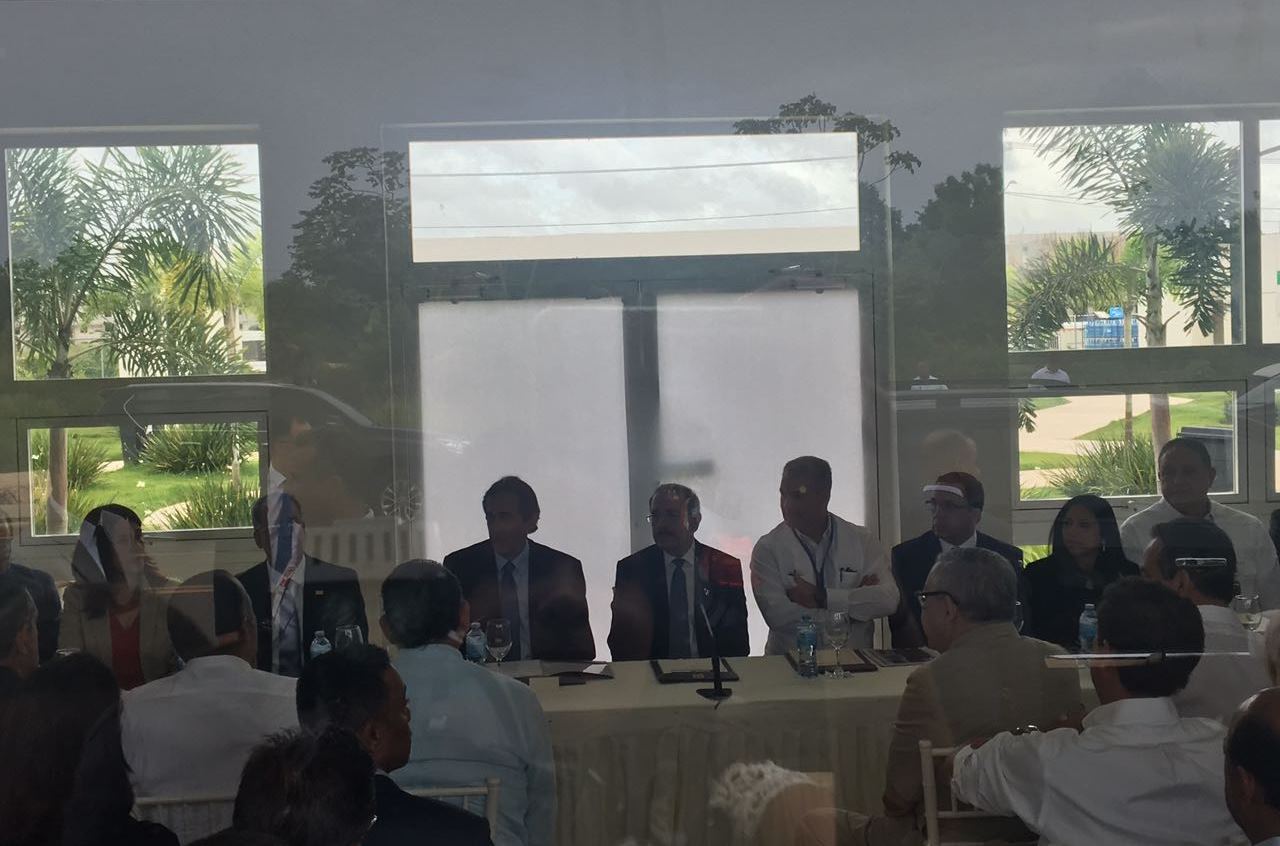 Presidente Medina sostiene reunión en ciudad Juan Bosch