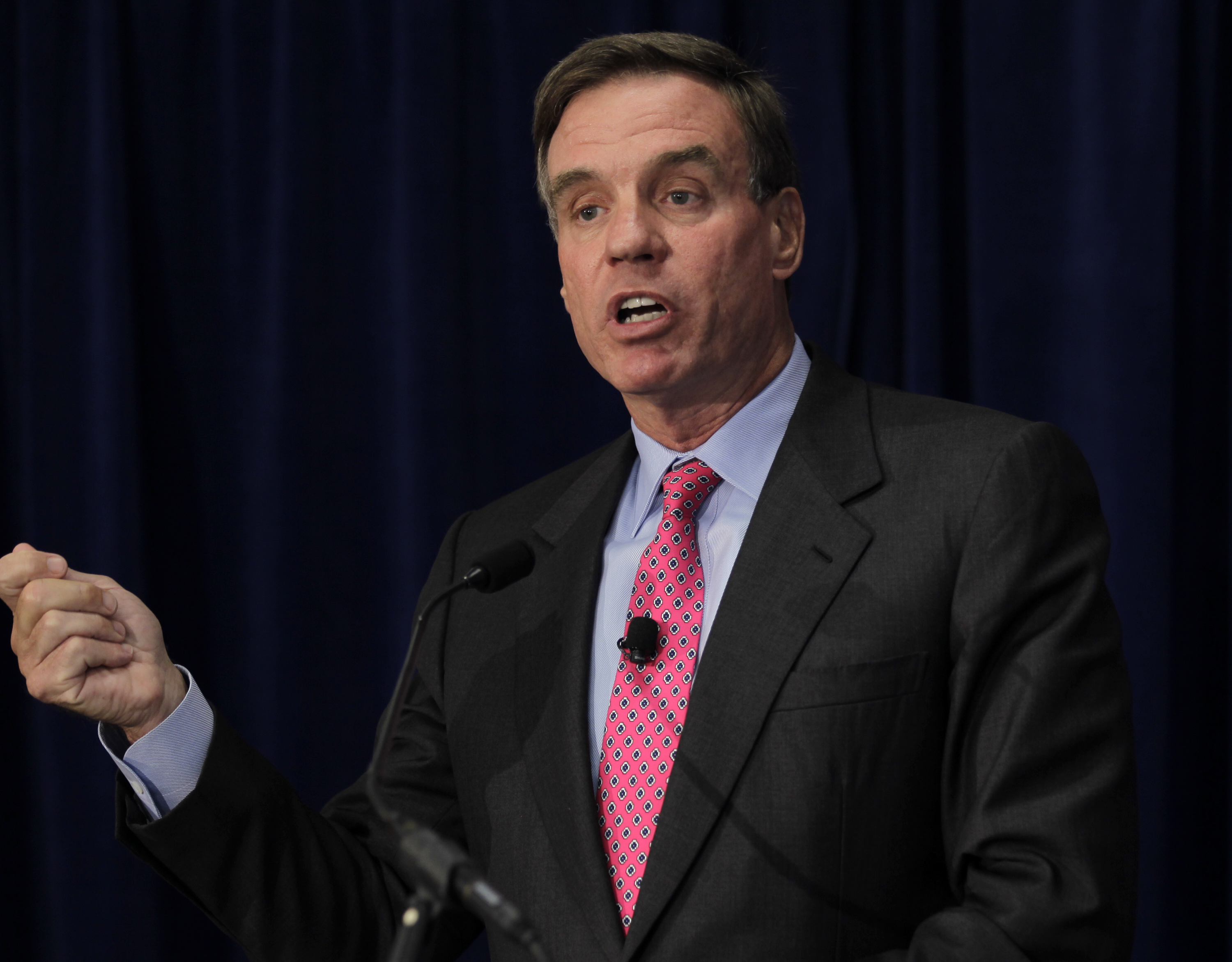 Senador Mark Warner: “Declaración de Comey es perturbadora”