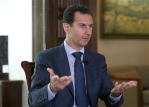 ARCHIVO - En esta imagen de archivo del miérocles 21 de septiembre de 2016 proporcionada por la presidencia siria, el presidente de Siria, Bashar Assad, habla con The Associated Press en el palacio presidencial en Damasco, Siria. (Presidencia de Siria vía AP, Archivo)