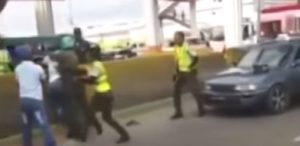 Someten a la justicia agresor de agentes Amet en av. John F. Kennedy  