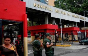 Un abogado venezolano aseguró que la República Dominicana retiró a su personal médico del hospital militar de Caracas.
