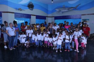 La Fundación Guanín, que dirige Elías Severino está realizando el quinto campamento de verano con la presencia de cientos de niños que forman parte de esta guardería infantil, ubicada en la pequeña comunidad La Piedra, en el municipio de Guerra.