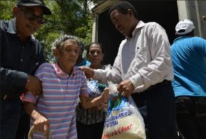 Gobierno entrega raciones de alimentos crudos en varias comunidades de Dajabón 