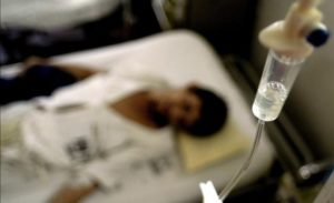 Investigan muerte e intoxicación de dos niños y dos adultos tras ingerir sopa