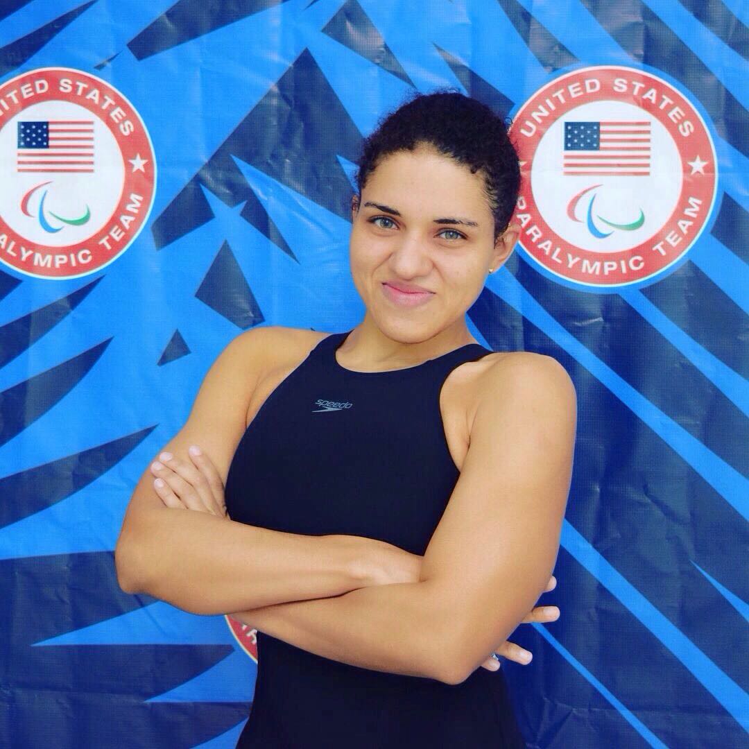 Nadadora paralímpica representa a RD en competencias internacionales