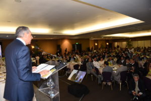 El Gobierno iniciará este año el desmonte gradual de los productos de importación que consumen en la alimentación escolar con el objetivo de que en 2020 solo se utilice leche de producción nacional en las escuelas públicas, afirmó este jueves el ministro administrativo de la Presidencia.