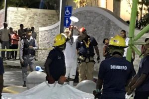  El artista urbano El Mayor Clásico reaccionó este viernes tras los rumores de que había preparado el caso del joven que amenazó con lanzarse ayer de una torre de la plaza comercial Megacentro, en Santo Domingo Este.