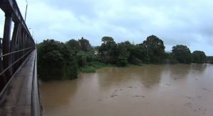 Buscan joven que se lanzó al río Yuna huyendo de la DNCD en Villa Riva