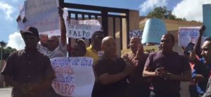 Residentes de Monte Adentro en Santiago piquetean oficinas de Obras Públicas