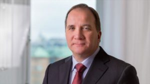 Primer ministro sueco sacrifica a dos ministros para salvar su gobierno