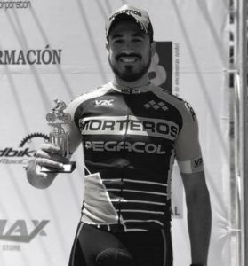 Luto en Santiago por muerte de destacado odontólogo envestido por camión mientras montaba bicicleta