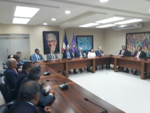 Leonel recibe comisión que estudia proyecto Ley de Partidos