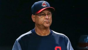 Hospitalizan a manager de Indios, Terry Francona