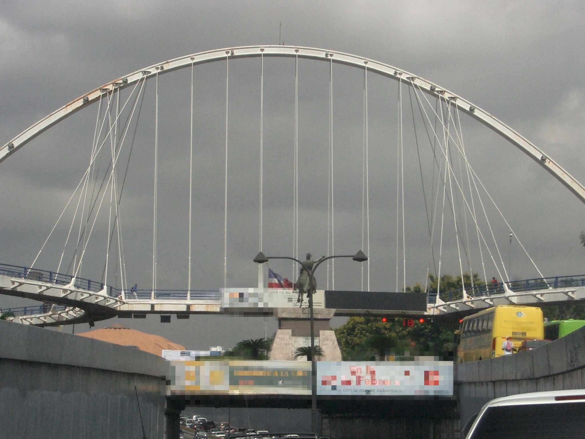 Ciudadanía desconoce multa por no usar puentes peatonales