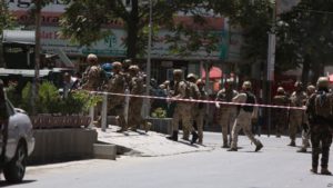 Atacan con coche bomba y disparos embajada iraquí en Kabul