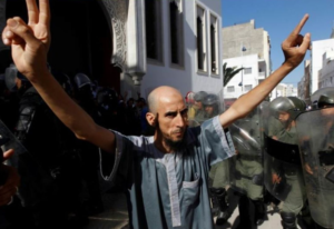 Enfrentamientos entre policías y manifestantes  deja decenas de heridos en Marruecos