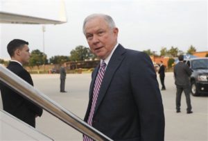 Sessions  viaja a El Salvador en busca de aniquilar pandilla MS-13