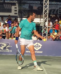 

Víctor Estrella obtiene la victoria en juego de exhibición contra Nicolás Almagro.
