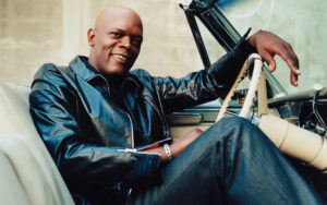 Lápices nuevos y la lonchera perfecta, ropa increíble y los cuadernos más bonitos. Celebridades como Salma Hayek y Samuel L. Jackson regresan a su infancia para compartir algunos de sus recuerdos favoritos del primer día de clases.