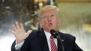 El senador republicano Bob Corker protagonizó este jueves una de las críticas más feroces contra el presidente de EE. UU., Donald Trump, dentro de su propio partido, 