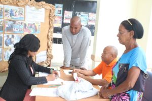 La alcaldía de esta provincia, en coordinación con los distritos educativos y la oficina senatorial, inició este jueves la jornada nacional de preinscripción del programa “Quisqueya Aprende Contigo”.