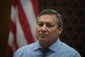 Gobernador de Guam defiende darle 