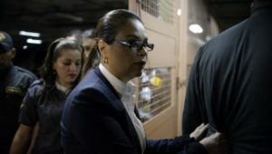 La Unidad de Extinción de Dominio del Ministerio Público de Guatemala solicitó este martes que cuatro bienes de la expresidenta Roxana Baldetti, quien se encuentra en prisión preventiva por estar presuntamente vinculada con 
