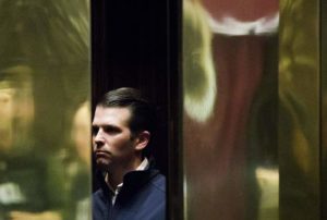 El propio Trump Jr. publicó los correos electrónicos que intercambió a tal efecto, elevando aún más la polémica sobre la presunta coordinación entre la campaña del magnate y Moscú para influir en los resultados electorales, reseñó EFE.