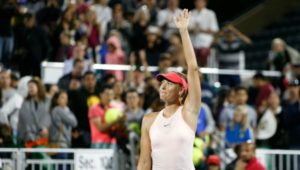 Maria Sharapova abandona el torneo de tenis de California por una lesión