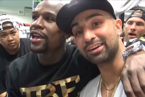 De ser ciertas las palabras de Floyd Mayweather, el estadounidense ya conoce todos los movimientos de Conor McGregor. Según él mismo reveló en un video, se encargó de mandar a Paulie Malignaggi, ex campeón de la IBF y de la WBA al campamento del irlandés.