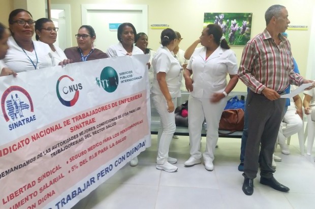 Enfermeras paran labores en hospital Cabral y Báez de Santiago