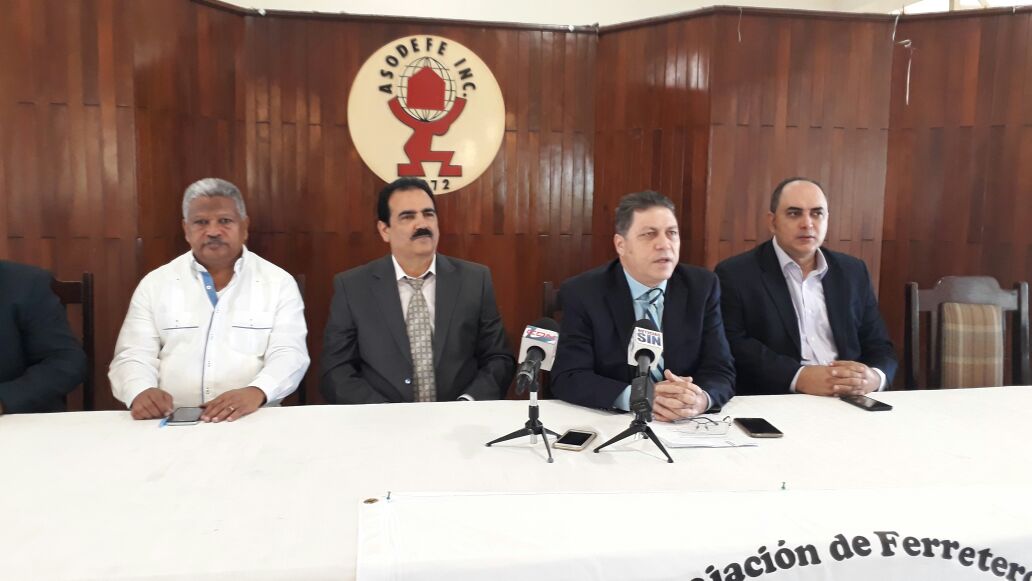 Ferreteros piden Gobierno intervenga para controlar precios de cemento y varilla